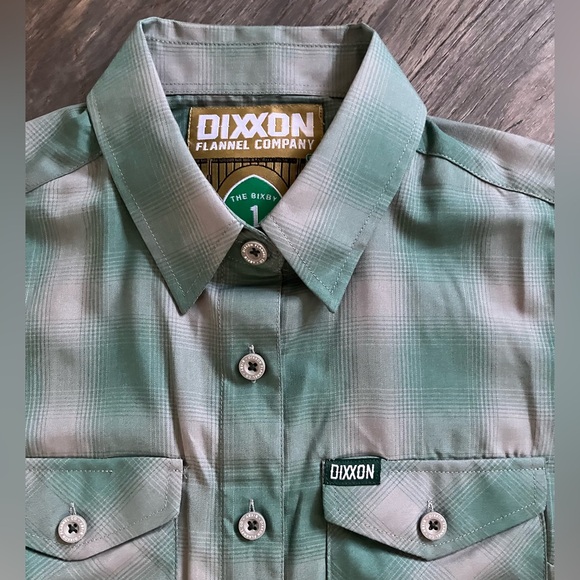 Dixxon short sleeve button up shirt in size Small. - Picture 3 of 6